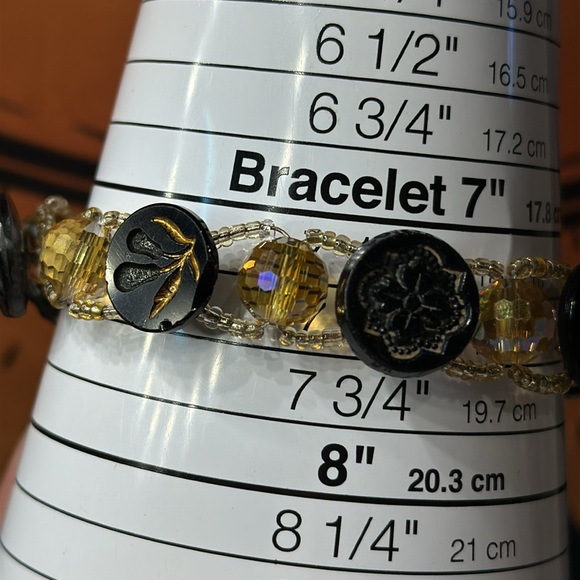 Vintage Button Bracelet - Picture 6 of 7